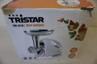 SALE OUT. Tristar Meat mincer VM-4210 White, 3 Stainless steel grinding plates, Aluminum grinder head, Aluminum hopper tray, Sausage stuffer, Kubbe attachment, Sausage accessory, Stainless steel blade, DAMAGED PACKAGING – pilt 2