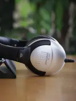 Koss | Headphones | UR29 | Wired | On-Ear | Black/Silver | Noise canceling – pilt 3