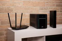 APC Easy UPS puhvertoiteallikas (UPS) Liini-interaktiivne 1,2 kVA 650 W 6 vahelduvvoolu kontakt