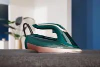 Philips | DST8030/70 Azur | Steam Iron | 3000 W | Water tank capacity 350 ml | Continuous steam 70 g/min | Green – pilt 4