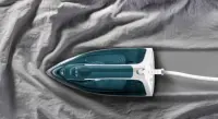 TEFAL | FV2839E0 | Steam Iron | 2400 W | Water tank capacity 270 ml | Continuous steam 40 g/min | Steam boost performance 185 g/min | Blue/White – pilt 4