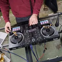 Hercules | DJControl Inpulse 500 | Speakers | USB connectivity