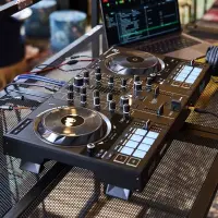 Hercules | DJControl Inpulse 500 | Speakers | USB connectivity