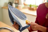 Philips Steam Iron | DST7020/20 | Steam Iron | 2800 W | Water tank capacity 300 ml | Continuous steam 50 g/min | Steam boost performance 250 g/min | Blue – pilt 2