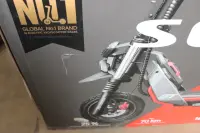 SALE OUT. Ninebot by Segway Kickscooter ZT3 Pro E, Black | Segway Ninebot Kickscooter ZT3 Pro E | 1600 W | 25 km/h | 11 " | 24 month(s) | Black | DAMAGED PACKAGING, SCRATCHED, DIRTY, MOUNTING MARKS – pilt 4