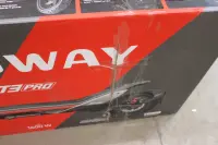 SALE OUT. Ninebot by Segway Kickscooter ZT3 Pro E, Black | Segway Ninebot Kickscooter ZT3 Pro E | 1600 W | 25 km/h | 11 " | 24 month(s) | Black | DAMAGED PACKAGING, SCRATCHED, DIRTY, MOUNTING MARKS – pilt 9