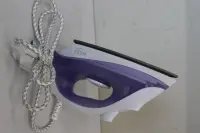 SALE OUT. Adler AD 5019 Steam iron, Temperature control, Power 1600W | Adler | AD 5019 | With cord | 1600 W | Water tank capacity 100 ml | Continuous steam 10 g/min | Violet/White | DEMO
