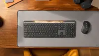 LOGI Slim Solar+ Keyboard Graphite (US) – pilt 3