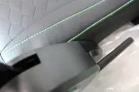 SALE OUT. | Razer Iskur V2 X NewGen | Gaming Chair | Black/Green | DAMAGED ITEM AND PACKAGING. ITEM SCRATCHED, DIRTY. MISSING: GLOVES | 36 month(s) – pilt 3