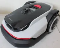 SALE OUT. | Roborock RockNeo Q110 Mower, 2WD, 1000m², RTK + VSLAM, (Edge Cutting module sold separately) | DAMAGED PACKAGING, USED, SCRATCHED, DIRTY