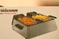 SALE OUT. Tristar FR-9342 Double deep fryer, Total capacity 6 L, 3600 W, Stainless Steel/Black | Tristar Double deep fryer | FR-9342 | Power 3600 W | Capacity 6 L | Silver | DAMAGED PACKAGING, DENTED BODY (BACKSIDE, BOTTOM) | 24 month(s) – pilt 2
