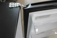 SALE OUT. Candy CHASD4385EBC Table Top Refrigerator, E, Free standing, Height 85 cm, Fridge net 90 L, Black | SALE OUT. | Candy Table Top Refrigerator | CHASD4385EBC | Energy efficiency class E | Free standing | Larder | Height 85 cm | Fridge net capacity 90 L | 37 dB | Black | NOT ORIGINAL PACKAGING, DAMAGED DOOR HINGE. DENTED DOOR (TOP, NEAR HINGE) AND LEFT SIDE (BOTTOM), USED – pilt 4