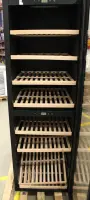 SALE OUT. Caso WineExclusive 180 Smart Wine Cooler, Free standing, Height 190 cm, Up to 180 bottles, Compressor technology, Black | SALE OUT. | Caso Smart Wine Cooler | WineExclusive 180 | Energy efficiency class G | Showcase | Free standing | Bottles capacity 180 bottles | Cooling type Compressor technology | Black | NOT ORIGINAL PACKAGING, DIRTY, SCRATCHED, DAMAGED PAINT AND SHELF – pilt 2