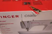 SALE OUT. | Singer Sewing Machine | C5955 | Number of stitches 417 | Number of buttonholes 8 | White | DAMAGED PACKAGING AND EXTENSION TABLE COVER PAINT