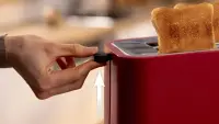 Bosch Compact Toaster | TAT3M124 MyMoment | Number of slots 2 | Housing material Plastic | Red – pilt 5