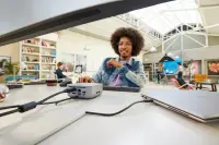 HP Thunderbolt 4 Ultra 180W G6 Dock Juhtmega ühendatud Hall – pilt 6