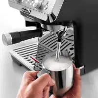 Delonghi Coffee machine | EC9155.MB | Pump pressure 15 bar | Built-in milk frother | Manual | Metal Black | 1400 W – pilt 5