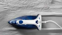 TEFAL | FV5735E0 Easygliss Plus | Steam Iron | 2500 W | Water tank capacity 270 ml | Continuous steam 45 g/min | Steam boost performance 220 g/min | Blue/White – pilt 2