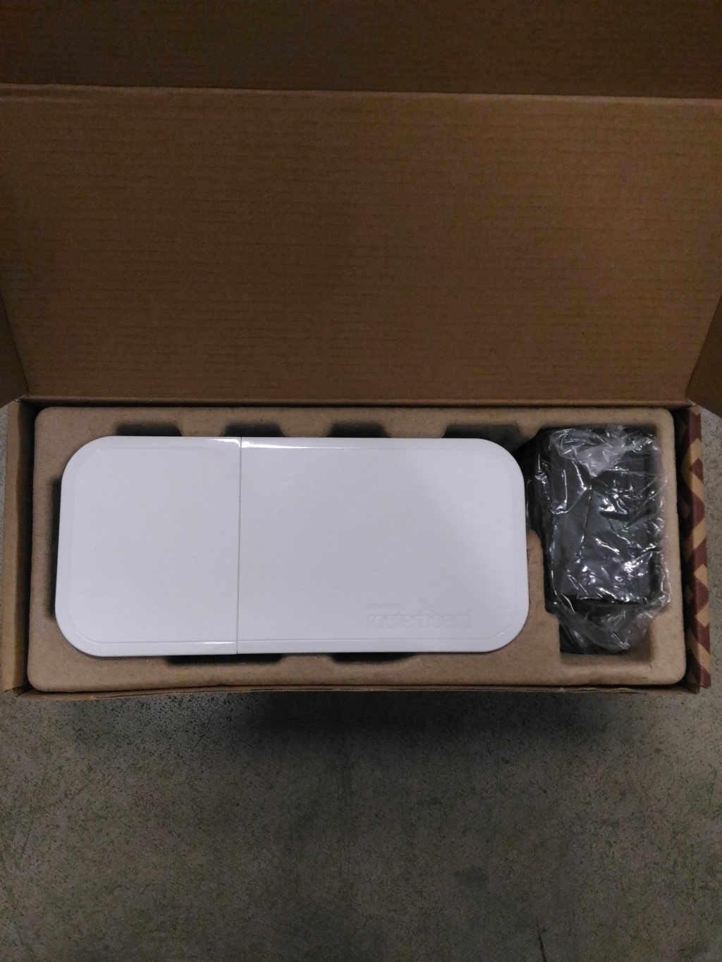 SALE OUT. MikroTik wAP LTE kit (RBwAPR-2ND&R11e-LTE) RouterOS L4 | 3 month(s) | REFURBISHED