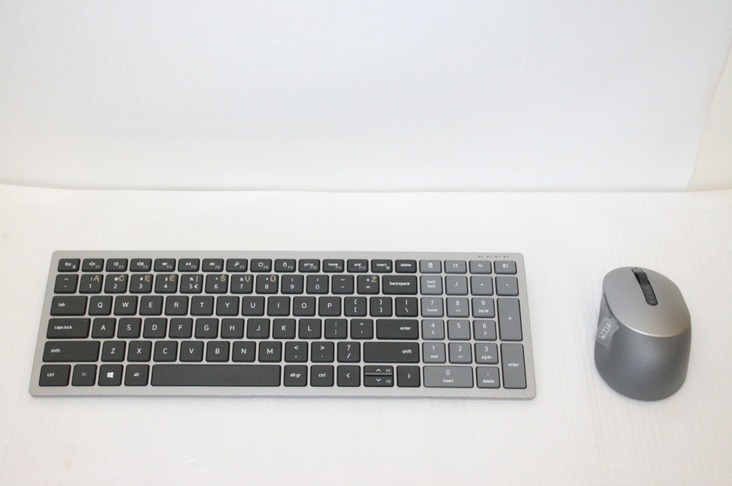 SALE OUT.  | Dell | Keyboard and Mouse | KM7120W | Keyboard and Mouse Set | Wireless | Batteries included | EN/LT | REFURBISHED | Bluetooth | Titan Gray | Wireless connection