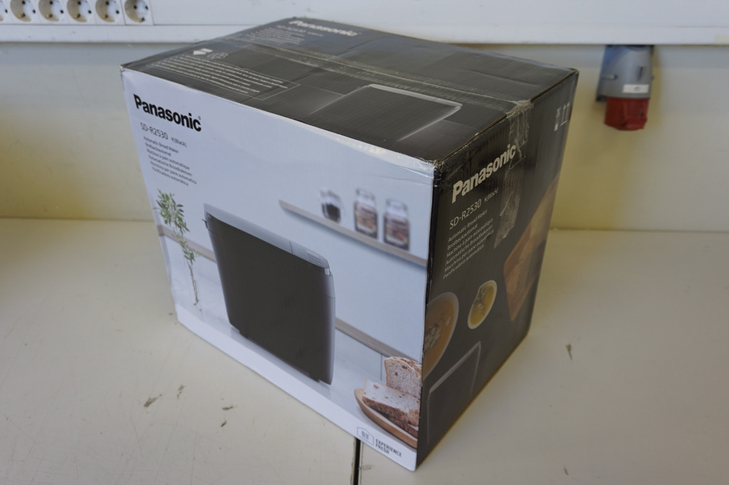 SALE OUT. Panasonic SD-R2530 Bread maker, 30 programs, Black Panasonic Bread Maker SD-R2530 Power 550 W, Number of programs 30, Display Yes, Black, DAMAGED PACKAGING, FEW SCRATCHES, MISSING ONE MIXING ATTACHMENT