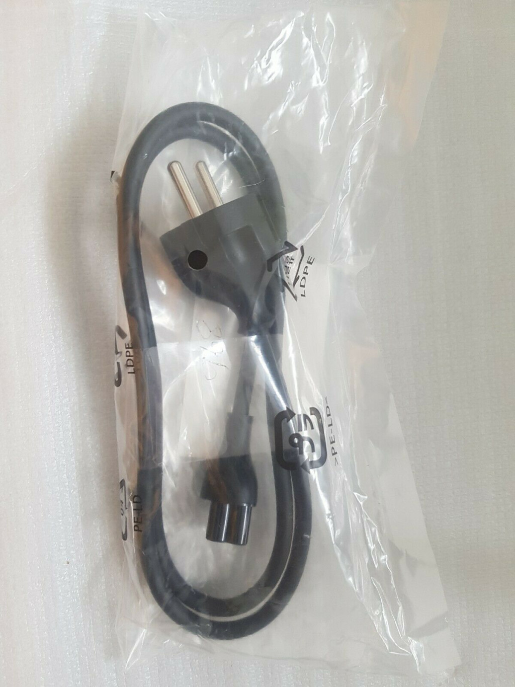 Dell AC power cable (AC power cord) Dell 06GDYJ, CEE 7/7 (SCHUKO) connector to IEC C5 (3-pin, cloverleaf, Mickey Mouse) connector, 0.9m