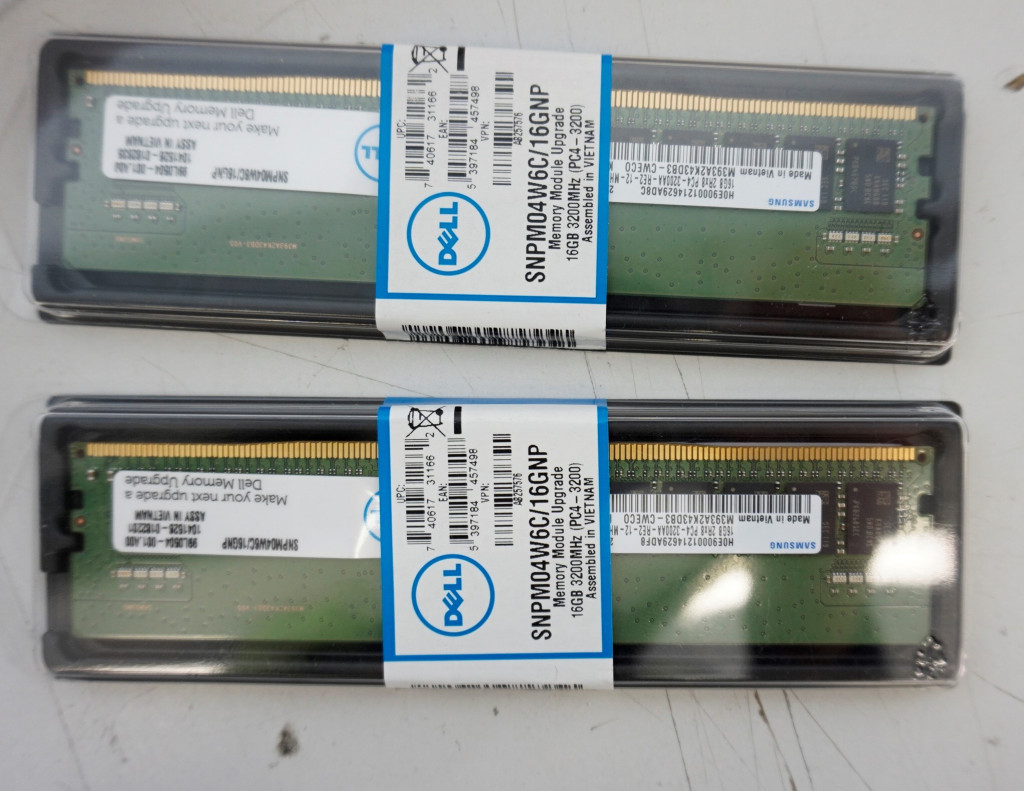 SALE OUT. Dell | 16 GB | DDR4 | 3200 MHz | PC/server | Registered Yes | ECC Yes | DAMAGED SEAL