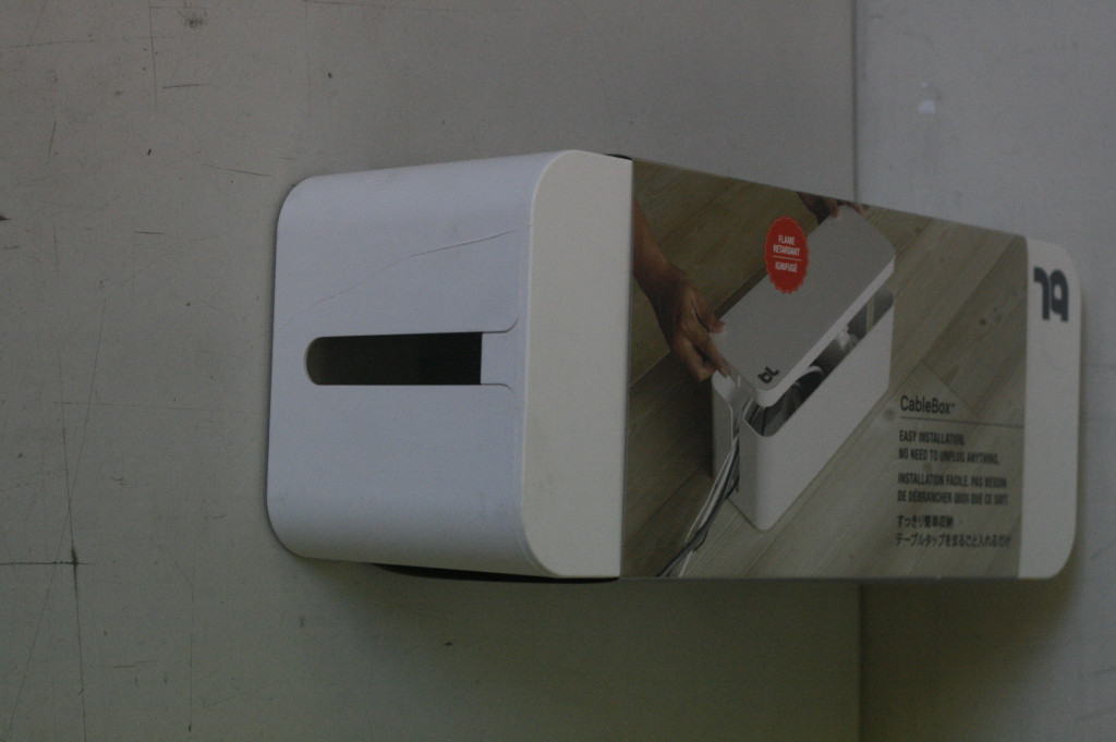 SALE OUT. Organizer BlueLounge CableBox organizer kabli biały (CB-01-WH-EU) BlueLounge DAMAGED SIDE, CUT MARK