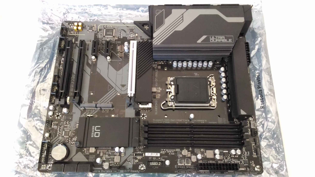 SALE OUT. GIGABYTE Z790 UD AX 1.0 M/B, REFURBISHED, WITHOUT MANUALS | Z790 UD AX 1.0 M/B | Processor family Intel | Processor socket  LGA1700 | DDR5 DIMM | Memory slots 4 | Supported hard disk drive interfaces 	SATA, M.2 | Number of SATA connectors 6 | Chipset Intel Z790 Express | ATX | REFURBISHED, WITHOUT MANUALS