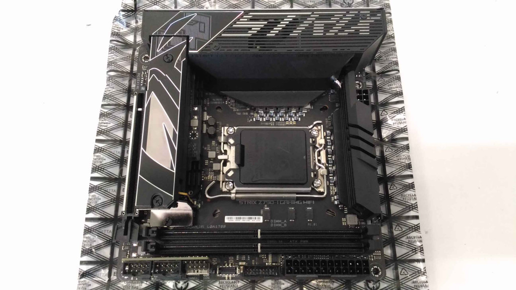 SALE OUT. ASUS ROG STRIX Z790-I GAMING WIFI | Asus ROG STRIX Z790-I GAMING WIFI | Processor family Intel | Processor socket LGA1700 | DDR5 DIMM | Memory slots 2 | Supported hard disk drive interfaces SATA, M.2 | Number of SATA connectors 2 | Chipset Intel Z790 | Mini-ITX | REFURBISHED | Asus | ROG STRIX Z790-I GAMING WIFI | Processor family Intel |