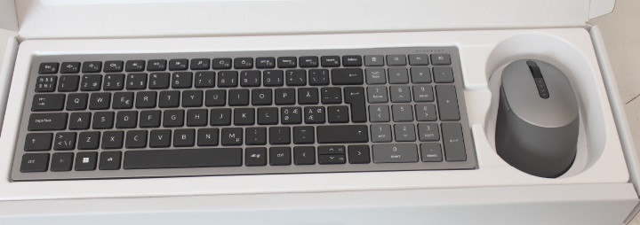 SALE OUT. Dell Keyboard and Mouse KM7120W Wireless Pan-Nordic DEMO, MARK ON KEYBOARD BOTTOM | Dell Keyboard and Mouse | KM7120W | Keyboard and Mouse Set | Wireless | Batteries included | NORD | DEMO, MARK ON KEYBOARD BOTTOM | Bluetooth | Titan Gray | Numeric keypad | Wireless connection