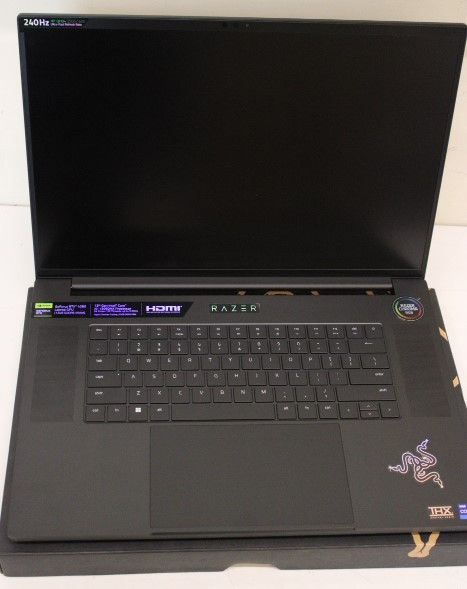 SALE OUT.  | Razer | Blade 18 | Black | 18 " | IPS | QHD+ | 2560 x 1600 | Anti-glare | Intel Core i9 | i9-13950HX | 32 GB | DDR5-5600 | Solid-state drive capacity 1000 GB | NVIDIA GeForce RTX 4080 | GDDR6 | 12 GB | Windows 11 Home | 802.11az | Bluetooth version 5.3 | Keyboard language English | Keyboard backlit | Warranty 24 month(s) | Battery warr