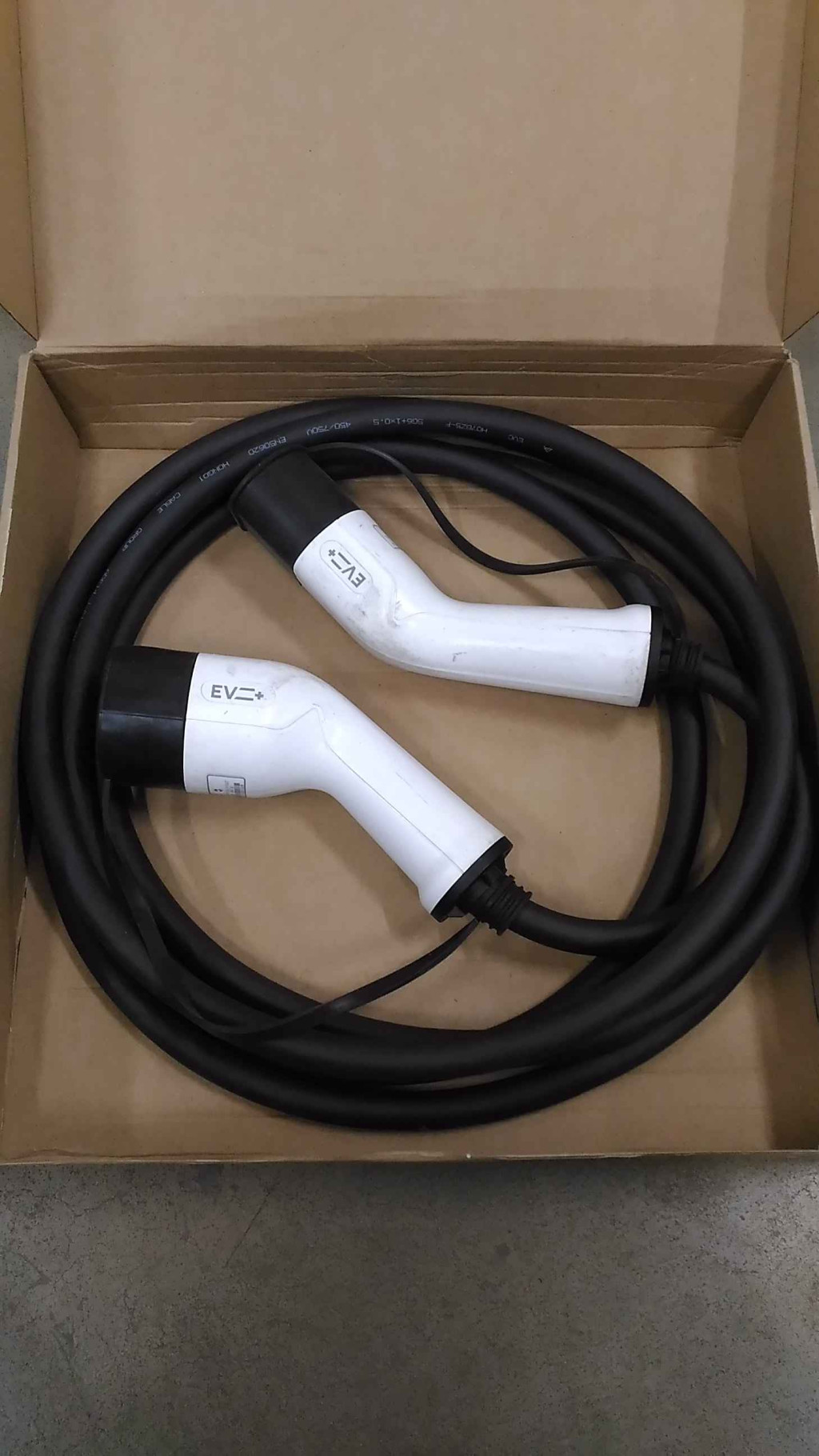 SALE OUT. EV+ Charging Cable Type 2 to Type 2 32A 3 Phase 5m, USED, REFURBISHED, SCRATCHED, DIRTY | EV+ EV-CB-T2-32-3P-W | EV+ Charging Cable Type 2 to Type 2 32A 3 Phase | 5 m