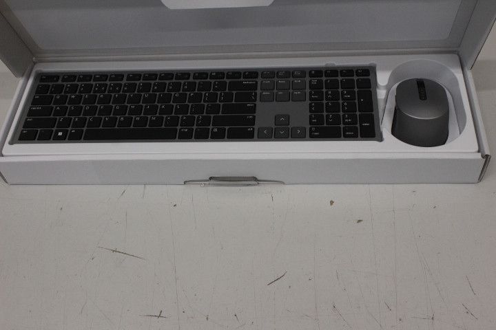 SALE OUT.  | Dell | Premier Multi-Device Keyboard and Mouse | KM7321W | Keyboard and Mouse Set | Wireless | Batteries included | US | REFURBISHED | Titan grey | Wireless connection