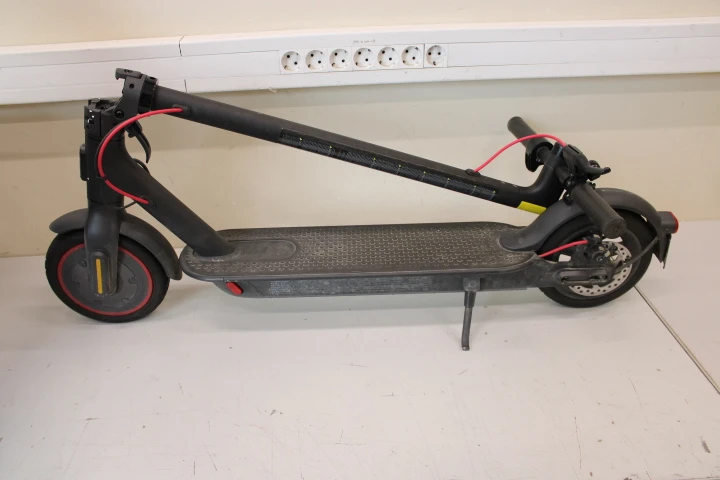 SALE OUT. Xiaomi Mi Electric Scooter Pro 2 (Black) | Xiaomi Mi Electric Scooter Pro 2 | 600 W | 25 km/h | 3 month(s) | Black | USED, SCRATCHED, DIRTY, SMALL CRACK BEHIND LEG, MISSING: CHARGER, MANUAL AND LEFT BACK REFLECTOR
