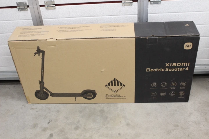 SALE OUT. Xiaomi Electric Scooter 4 EU | Xiaomi Electric Scooter 4 EU | 300 W | 25 km/h | 10 " | 6 month(s) | Black | DEMO, SCRATCHED, MISSING SCREWS