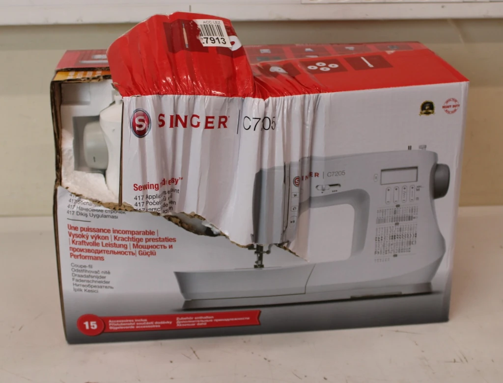 SALE OUT. Singer C7205 Computerised Sewing Machine, White | Singer Sewing Machine | C7205 | Number of stitches 200 | Number of buttonholes 8 | White | DAMAGED PACKAGING