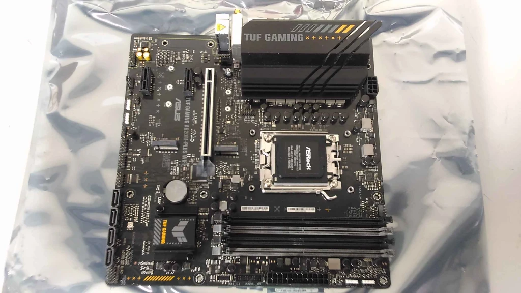 SALE OUT. ASUS TUF GAMING A620M-PLUS WIFI | Asus TUF GAMING A620M-PLUS WIFI | Processor family AMD | Processor socket AM5 | DDR5 DIMM | Memory slots 4 | Supported hard disk drive interfaces 	SATA, M.2 | Number of SATA connectors 4 | Chipset AMD A620 | Micro-ATX | USED, REFURBISHED, WITHOUT ORIGINAL PACKAGING AND ACCESSORIES, ONLY BACKPANEL AND ANTE