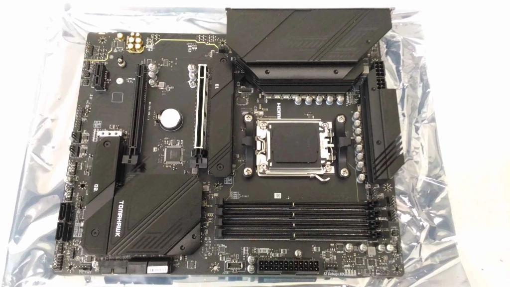SALE OUT. MSI MAG B650 TOMAHAWK WIFI | MSI MAG B650 TOMAHAWK WIFI | Processor family AMD | Processor socket AM5 | DDR5 DIMM | Memory slots 4 | Supported hard disk drive interfaces 	SATA, M.2 | Number of SATA connectors 6 | Chipset AMD B650 | ATX | USED, REFURBISHED, WITHOUT ORIGINAL PACKAGING AND ACCESSORIES, ONLY BACKPANEL AND ANTENNAS INCLUDED