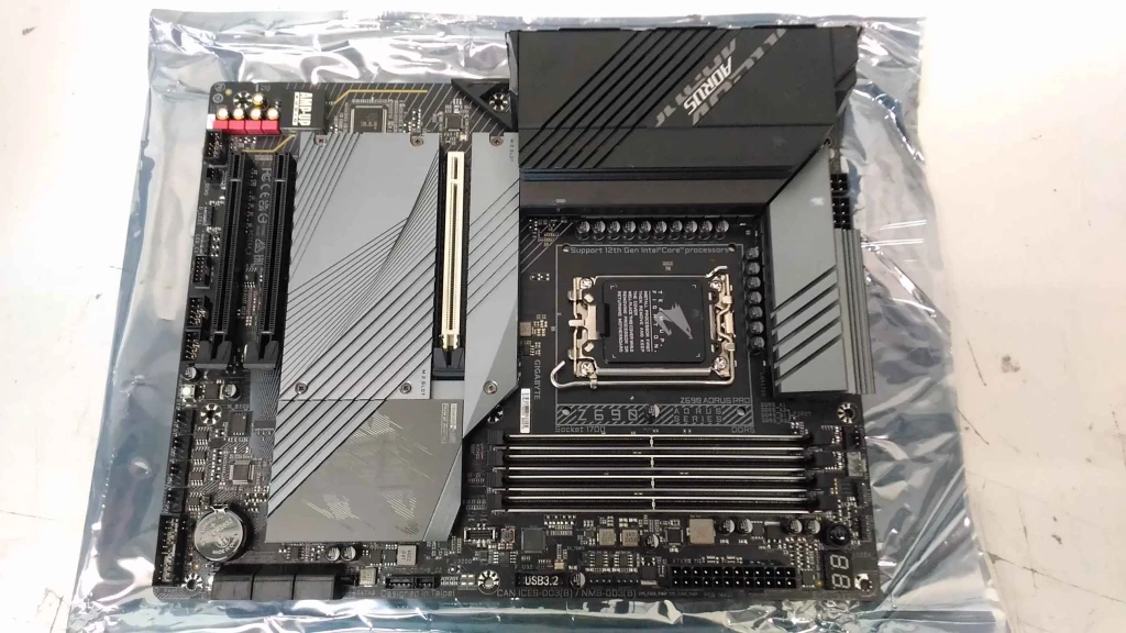 SALE OUT. GIGABYTE Z690 AORUS PRO 1.0 M/B | Gigabyte Z690 AORUS PRO 1.0 M/B | Processor family Intel | Processor socket LGA1700 | DDR5 DIMM | Memory slots 4 | Supported hard disk drive interfaces SATA, M.2 | Number of SATA connectors 6 | Chipset Intel Z690 | ATX | USED, REFURBISHED
