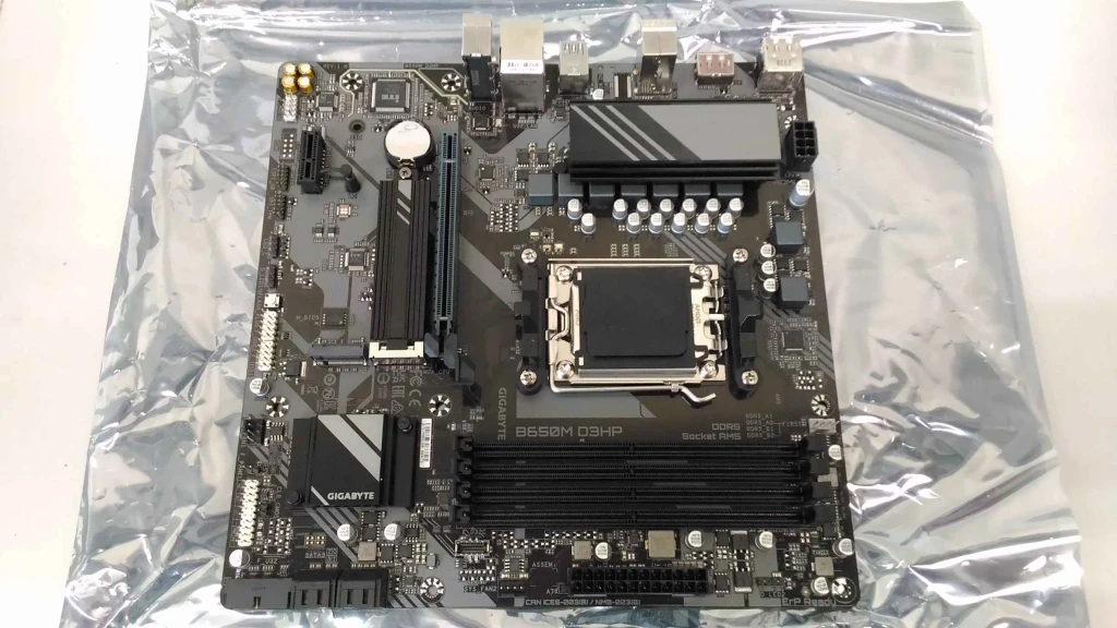 SALE OUT. Gigabyte B650M D3HP 1.0 M/B | Gigabyte B650M D3HP | Processor family AMD | Processor socket AM5 | DDR5 DIMM | Memory slots 1 | Supported hard disk drive interfaces SATA, M.2 | Number of SATA connectors 4 | Chipset AMD B650 | Micro ATX | USED, REFURBISHED, WITHOUT ORIGINAL PACKAGING AND ACCESSORIES, ONLY BACKPANEL INCLUDED