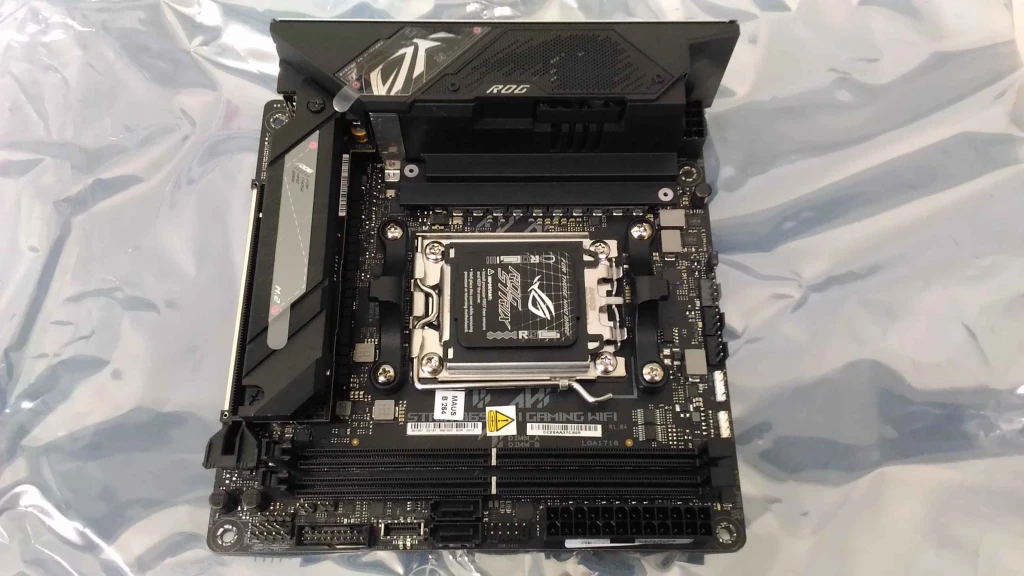 SALE OUT. ASUS ROG STRIX B650E-I GAMING WIFI | Asus ROG STRIX B650E-I GAMING WIFI | Processor family AMD | Processor socket AM5 | DDR5 DIMM | Memory slots 2 | Supported hard disk drive interfaces 	SATA, M.2 | Number of SATA connectors 2 | Chipset  AMD B650 | Mini-ITX | USED, REFURBISHED, WITHOUT ORIGINAL PACKAGING AND ACCESSORIES, ONLY BACKPANEL AN