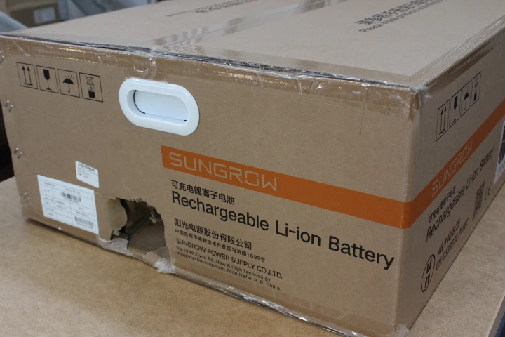 SALE OUT.  | SUNGROW ESS SBR 3.2kWh Battery module SMR032 V114 LiFePo4 HV | ASA00460 | DAMAGED PACKAGING