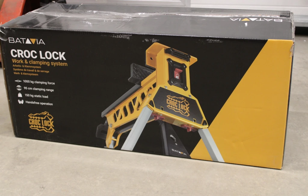 Batavia B.V. Croc Lock Workbench and Clamping Station | DAMAGED PACKAGING, SCRATCHED ON CORPUS