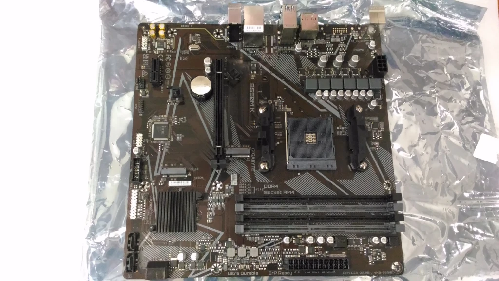 SALE OUT. Gigabyte B550M K 1.0 M/B | Processor family AMD | Processor socket AM4 | DDR4 DIMM | Memory slots 4 | Supported hard disk drive interfaces 	SATA, M.2 | Number of SATA connectors 4 | Chipset AMD B550 | Micro ATX | USED, REFURBISHED, WITHOUT ORIGINAL PACKAGING AND ACCESSORIES, ONLY BACK PANEL INCLUDED