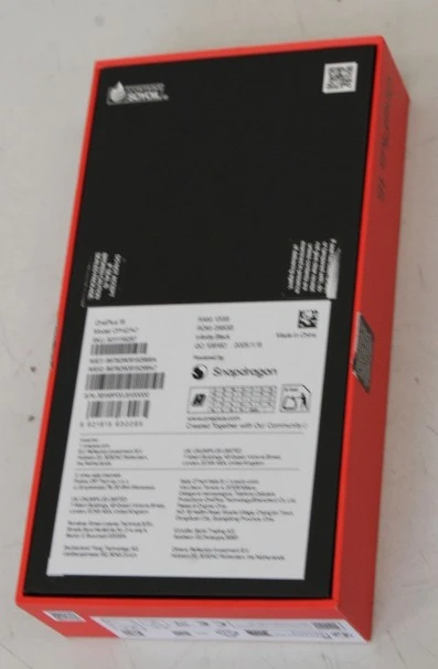 SALE OUT. OnePlus 15 (Infinite Black) DS 6.78" LTPO AMOLED 1272x2800/4.6GHz&3.62GHz/256GB/12GB RAM/Android 16/WiFi,BT,5G | OnePlus | UNPCKED, SC RTACHES ON PROTECTIV SCREEN GLASS