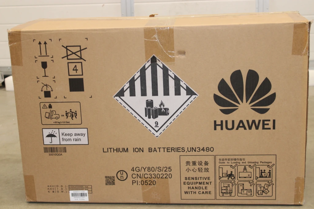 SALE OUT. Huawei USED, DAMAGED PACKAGING, SCRETCHED CORPUSE